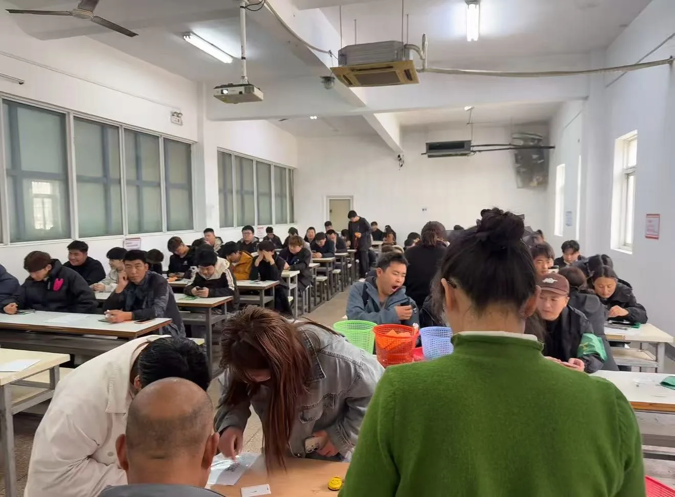 招聘笔试考核现场